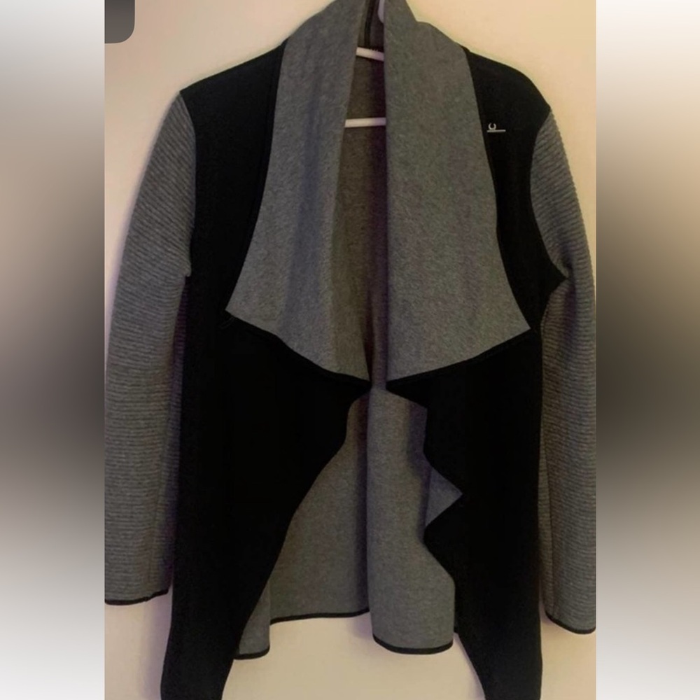 Beautiful jacket - Picture 2 of 3